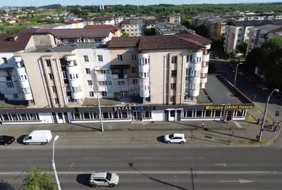 Spatiu Comercial de Vanzare 780 mp utili - Vitrina 63 m - Locatie buna - 20