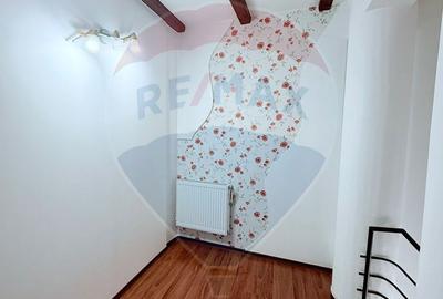 Casă cu 4 camere cu Teren 700 Mp în Bucium - 6