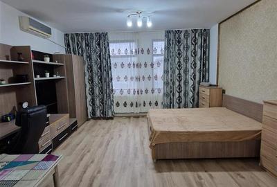 Garsonieră decomandată, mobilată în Bularga