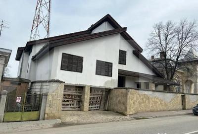 Casă cu 7 camere cu Teren 900 Mp în Dorohoi