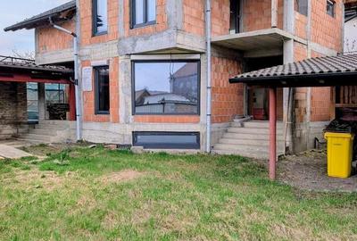 Casă cu 10 camere cu Teren 339 Mp în Decebal - 1