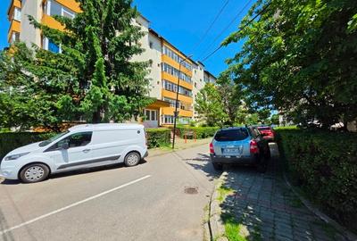 Apartament cu 4 camere decomandat, mobilat în Micro 4 - 1