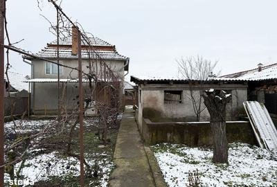 Casă cu 5 camere cu Teren 2754 Mp în Lugașu de Jos