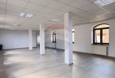 Spa?iu comercial de inchiriat in Piata Agroalimentara di... - 6