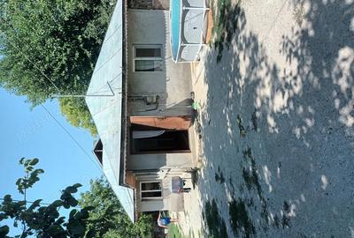 Vind casa in giule?t sct 1 casa are 5 camere baie bucatarie zona lini?tita ?i curat - 2