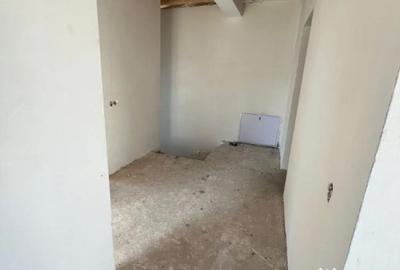 Casă cu 4 camere cu Teren 250 Mp în Florești - 2