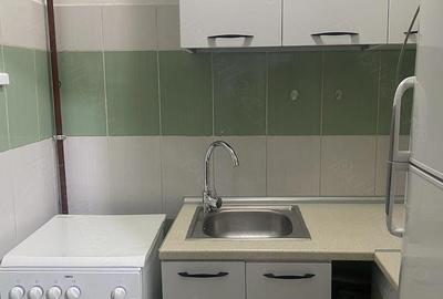 Garsonieră decomandată în Costin Georgian