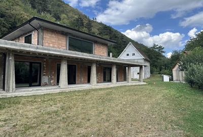 Casă individuală cu 7 camere cu Canalizare în Gura Râului - 4