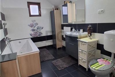 Casă cu 6 camere cu Teren 1073 Mp în Sânmartin - 4