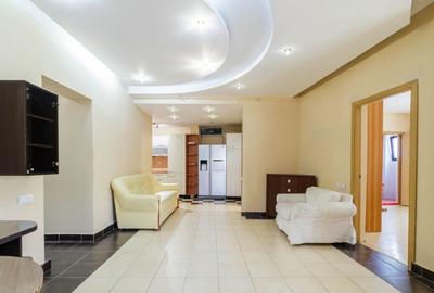 Apartament cu 3 camere semidecomandat în P-ța Unirii