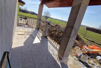 Casă cu 3 camere în Borș