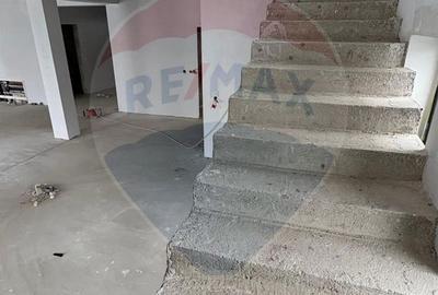 Casă cu 6 camere cu Teren 822 Mp în Central - 17