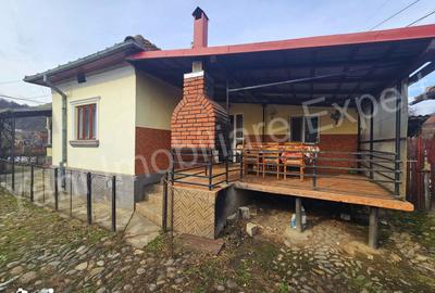 Casă cu 3 camere cu Teren 1378 Mp în Corbeni - 19
