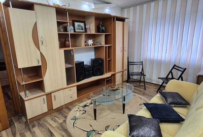 Apartament cu 3 camere semidecomandat în Exterior Vest
