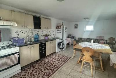 Casă cu 4 camere cu Teren 4400 Mp în Rădăuți - 2