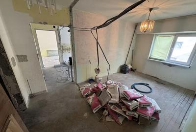 Apartament cu 3 camere decomandat în CET - 2