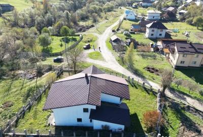 Casă cu 5 camere cu Teren 829 Mp în Central - 2