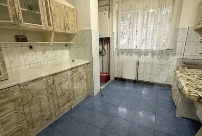 Apartament cu 3 camere decomandat în Micro 4 - 4