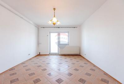 Apartament cu 3 camere decomandat în Traian - 1