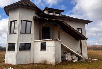 Casă cu 5 camere cu Teren 7000 Mp în Josenii Bârgăului - 1