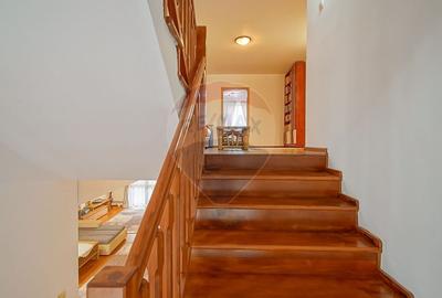 Casă cu 7 camere cu Teren 1167 Mp în Tractorul - 12