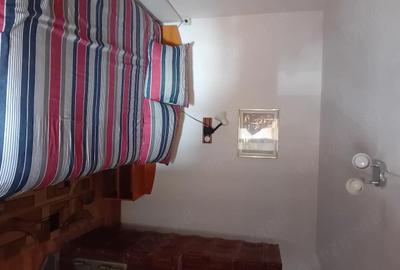 Casă cu 3 camere cu Teren 3500 Mp în Central - 3