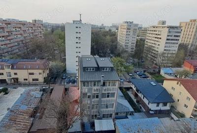 Apartament cu 3 camere semidecomandat în Central - 1