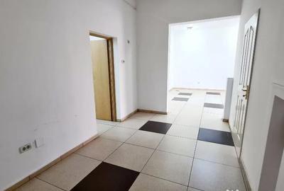 Spațiu comercial, de 110 mp, în Central - 5