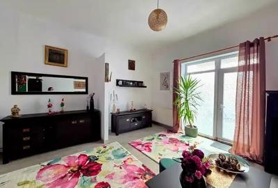 Casă cu 6 camere cu Teren 294 Mp în Lipovei