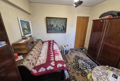 Apartament cu 3 camere decomandat în 1 Mai - 9