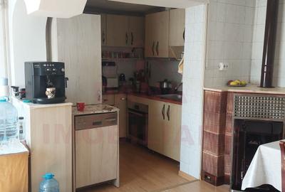 Duplex cu 4 camere cu Canalizare în Central - 10