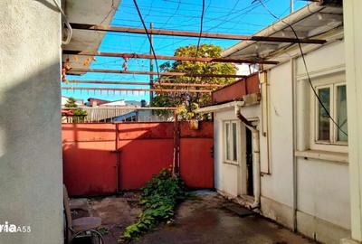 Casă cu 3 camere cu Teren 150 Mp în Trocadero - 1
