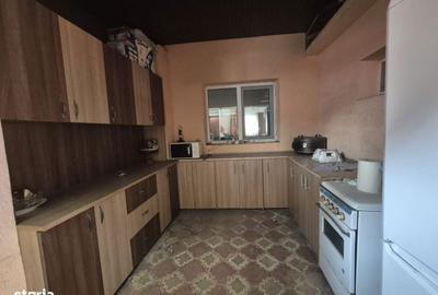 Casă cu 4 camere cu Canalizare în Central - 2