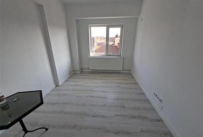 Apartament cu 4 camere semidecomandat în Central - 7
