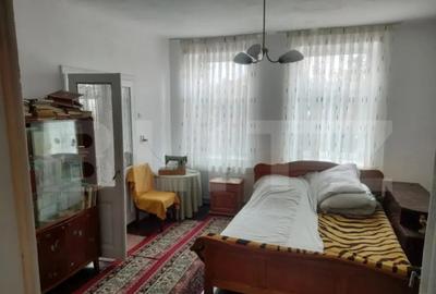 Casă cu 4 camere cu Teren 2190 Mp în Siret - 1