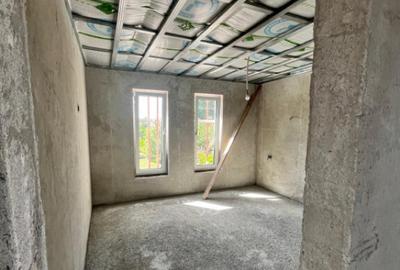 Casă cu 5 camere cu Teren 250 Mp în Central - 1