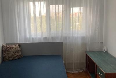 Ofer spre închiriere apartamentul cu trei camere în Drumul Taberei la Favorit - 2