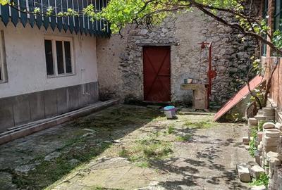 Casă cu 6 camere în Ciclova Română - 4