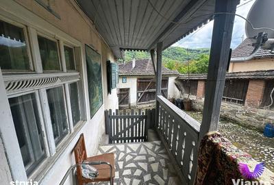 Casă cu 3 camere cu Teren 1100 Mp în Central