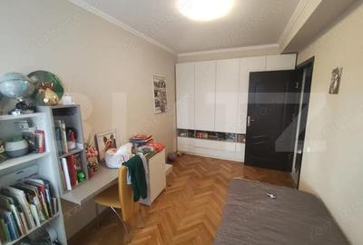 Apartament cu 4 camere decomandat în Decebal - 9