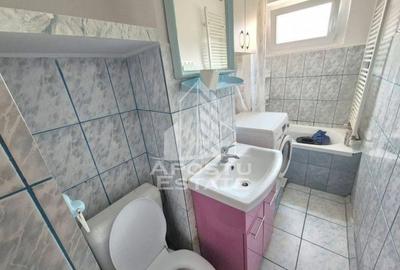 Apartament cu 3 camere de vanzare, centrala proprie, zona Dambovita - 8