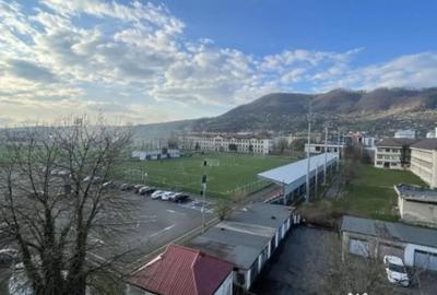 Apartament cu 3 camere decomandat, mobilat în Săsar
