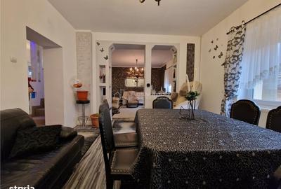 Casă cu 7 camere cu Teren 600 Mp în Central - 15