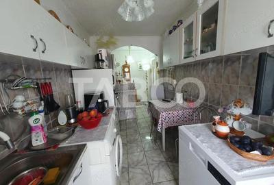 Apartament 3 camere zona 1 Decembrie 65 mp utili + 5 mp balcon - 2