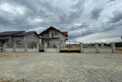 Casă cu Teren 598 Mp în Mândruloc