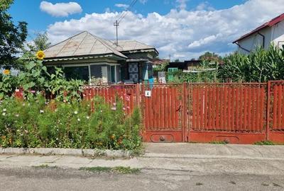Casă cu 3 camere în Bătești