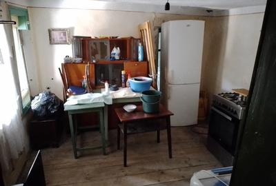 Casă cu 2 camere cu Teren 220 Mp în Central