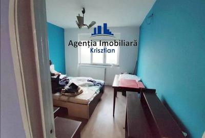 Apartament cu 3 camere de vanzare - Zona Solidarita?ii - 3