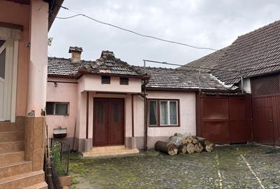 Casă cu 4 camere în Racovița - 2