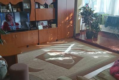 Apartament cu 2 camere decomandat în Micro 1 - 4